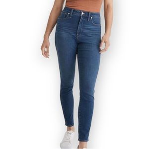 MADEWELL Skinny straight Jeans Size 24 in Medium wash. Lean and sexy PO #4037327